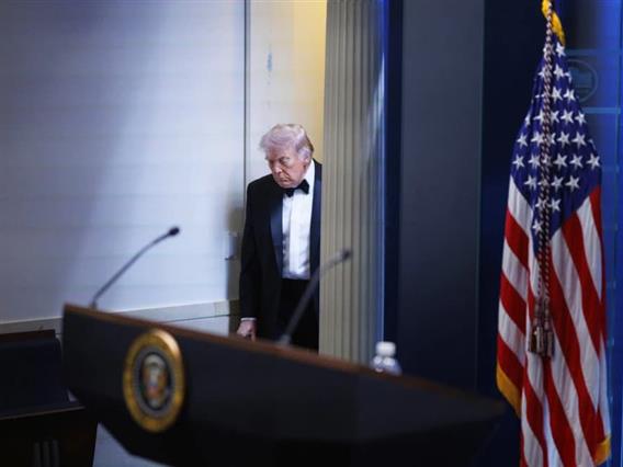 Трамп: Блокадата е поефикасна од бомбите - Иран се задушува