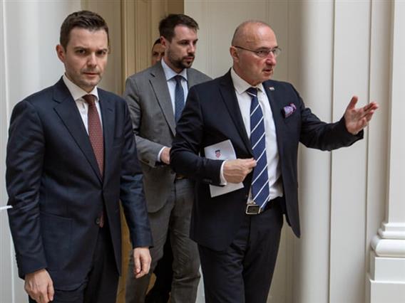 Македонскиот шеф на дипломатијата во Загреб: Над 30 години од мојата земја се бараат отстапки