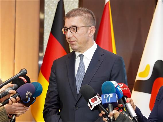 Мицкоски на свечената академија „80 години од доселувањето на Македонците во Војводина“ во Нови Сад, Србија