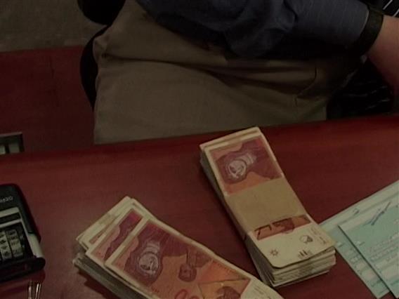 Гувернерот Славески со активна кривична пријава против него, ги презентираше макроекономските проекции на НБРМ