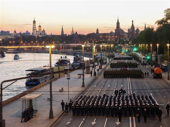 Видео- фото: Дописник на ББЦ од Москва: Парада без тенкови