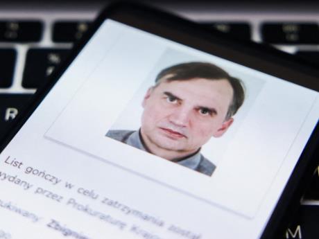 Како поранешниот полски министер ја напуштил Унгарија и стигнал во САД?