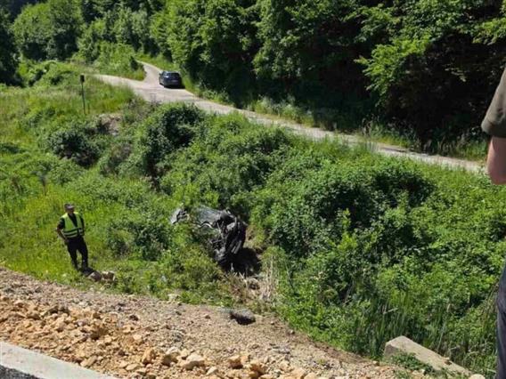 Автомобил падна во провалија кај Бијело Поље: Две лица загинаа на лице место
