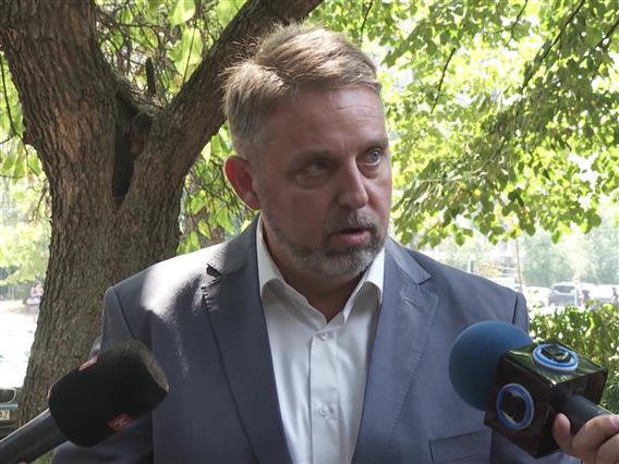 Речиси еден месец откако замина на боледување, се уште не е познато кога Сотир Лукровски ќе се врати на работа