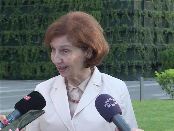 Сиљановска Давкова по средбата со Јотова: Не се во прашање само уставните измени, туку има и други барања