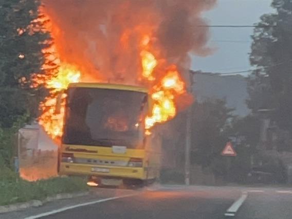 Автобус се запали во близина на Бјеловар, Хрватска