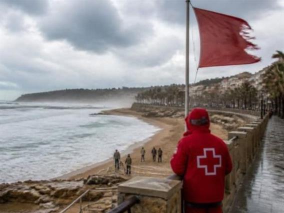 Трагедија во Шпанија: Три момчиња загинаа додека скокале во морето од карпа- прогласена тридневна жалост (ВИДЕО)