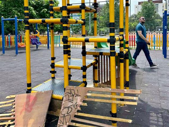 Детското игралиште „Патрик“ беше мета на вандализам – Општина Аеродром нема да дозволи уништување на јавното добро