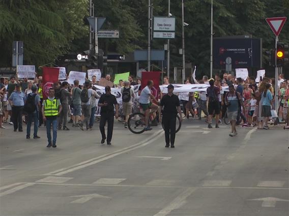 Граѓанската иницијатива „Стоп за Усје“ на протестен марш за чист воздух