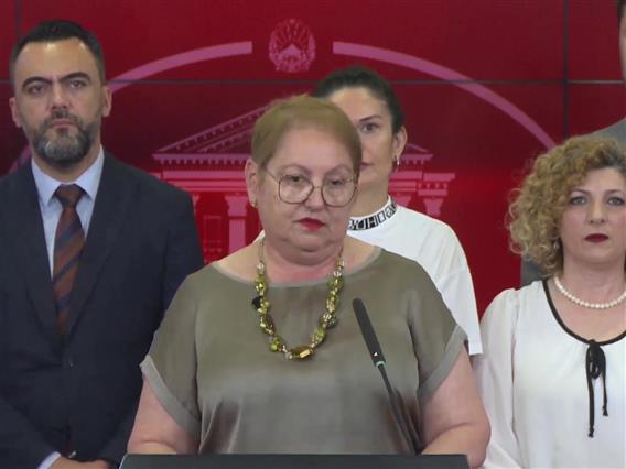 Јаневска: Никој нема да биде отпуштен од работа, иако во претходните 7 години имаме 17 илјади ученици помалку