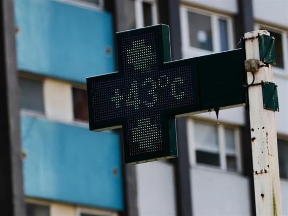Нов рекордно најтопол ден во Франција:  Речиси целата земја во црвено