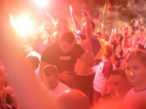 Во Сараево ноќеска никој не спиеше по победата на Светското првенство (ВИДЕО)