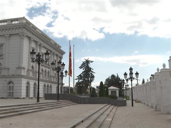Владина реконструкција „на маса“: Мицкоски викендов на клучни средби за распределба на ресорите 