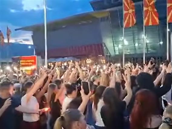 Ѕвездено небо и „Некогаш и негде“ пред платото на „Борис Трајковски“ – последен поздрав за Владо Јаневски