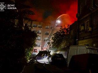 Руските сили извршија голем напад со беспилотни летала и ракети врз Киев во текот на ноќта, загинаа најмалку 10 лица