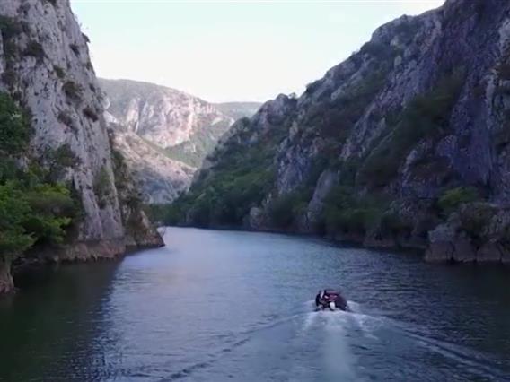 Евакуиран државјанин на Романија кај пештерата Врело на кањон Матка