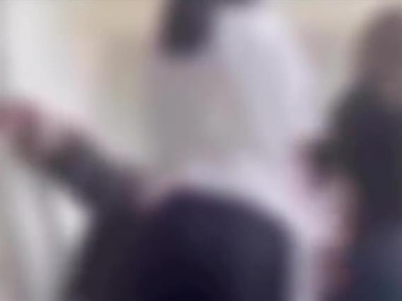 Ново вознемирувачко видео: Девојче во Куманово обиколено, удирано со шлаканици и клоци