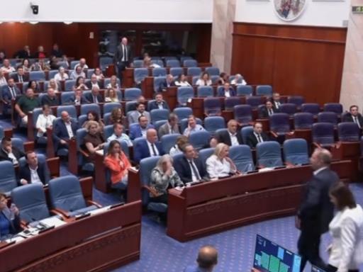 Собранието ги избра новите 8 министри