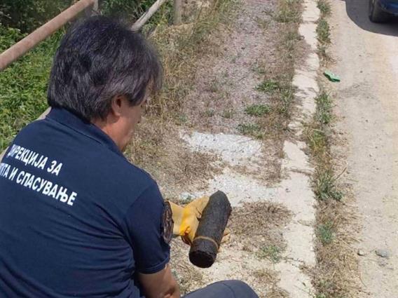 ДЗС: Неексплодирана граната со калибар 75mm извлечена од под вода во Црна Река кај с. Радобор