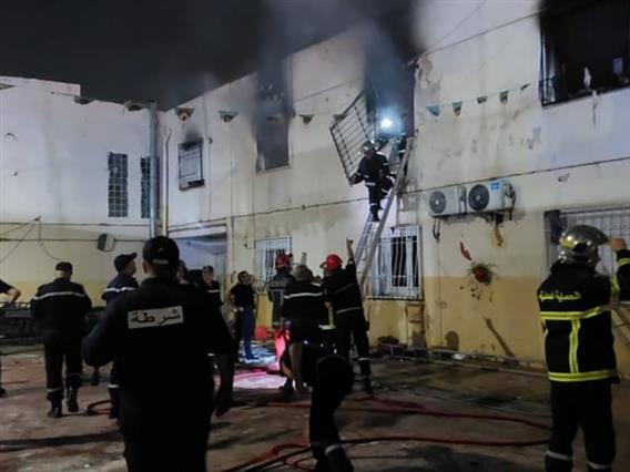 Најмалку 11 загинати во пожар во дом за згрижување во Алжир, пожарникарите со часови неуспешно се бореле (ВИДЕО) 