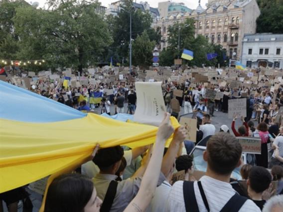 Зеленски се соочува со сериозна криза,протестите во Киев траат веќе пет дена