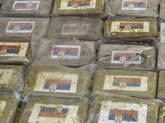 Италијанската полиција запленила речиси 800 килограми кокаин- на пакетите е знамето на Србија (ВИДЕО)