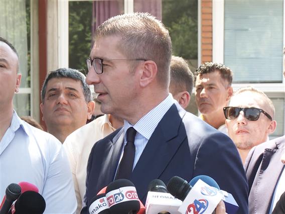 Мицкоски: Протоколите со Софија не се дел од преговарачката рамка