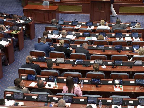 Седница за пратенички прашања во Собранието