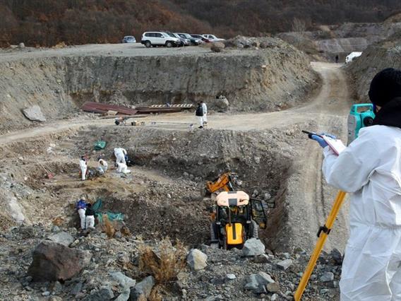 На Косово почна ископување во потрага по масовна гробница, се огласи Курти 