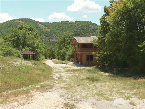Притвор за жената што нелегално наплаќаше влез во локалитетот „Куклица“