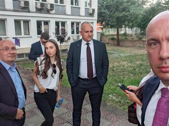 Како бугарски пратеници со судска забрана влегоа во Македонија?