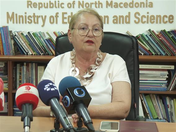 Шокантни податоци за намалувањето на бројот на првачиња: Годинава ќе има околу 3.000 помалку од лани, соопшти Јаневска