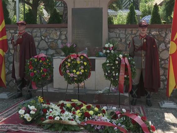 25 години од загинувањето на 8 бранители кај Љуботенски Бачила,цвеќе  се положи и пред споменикот  во селото Љубанци