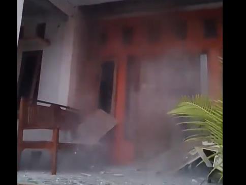 Бројот на загинати во земјотресот во Индонезија се искачи на најмалку 51