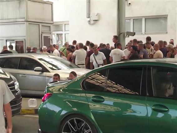 Возачите со странски таблички гневни- втор ден колони на Табановце поради наплата на сообраќајни казни 