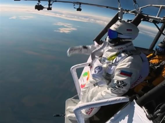 Русин скокна од 11,5 километри височина, достигна брзина од над 500 км/ч (ВИДЕО)