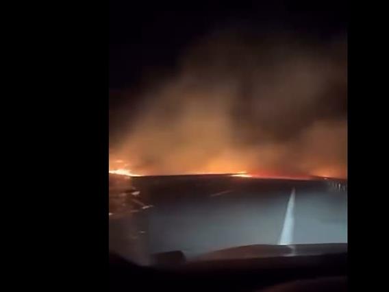 Пожар на експресниот пат Штип- Кочани, сообраќајот во прекин (ВИДЕО) 
