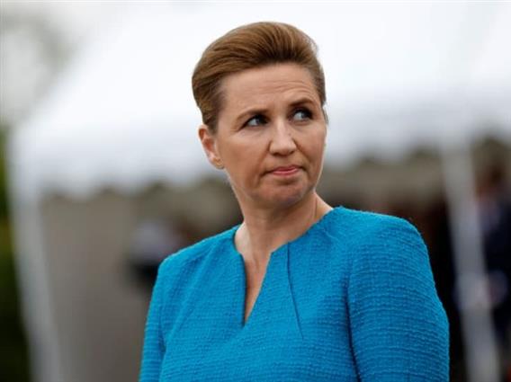 Данската премиерка ја покажа преписката со пластичниот хирург- одбива понуда за „мала корекција“ 