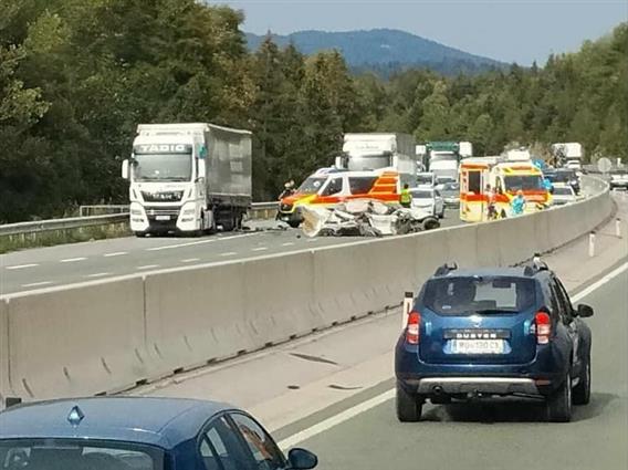 Тројца македонски државјани загинаа, а двајца се тешко повредени во страшна сообраќајка во Словенија (ВИДЕО)