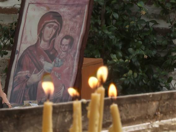 Православните верници денеска го празнуваат Успението на Пресвета Богородица