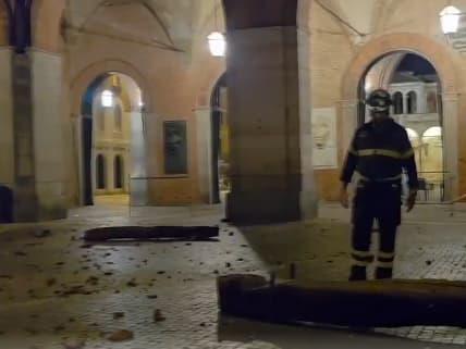 Невидено невреме ја погоди Италија- градот и торнадото оштетија катедрала, десетици луѓе се повредени (ВИДЕО)