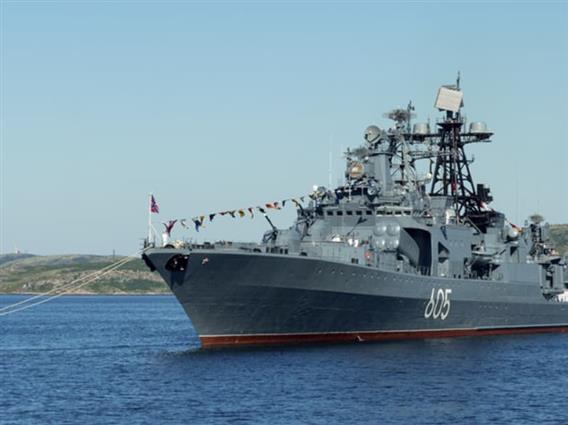 Напнато на Ламанш: Британски воени бродови со денови следат вооружен руски конвој 