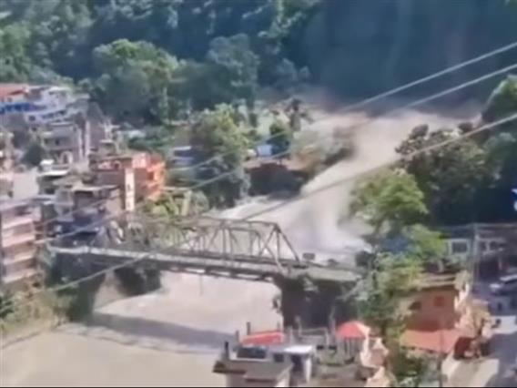 Потврдени 919 загинати во поплавите во Непал, 4.793 се исчезнати