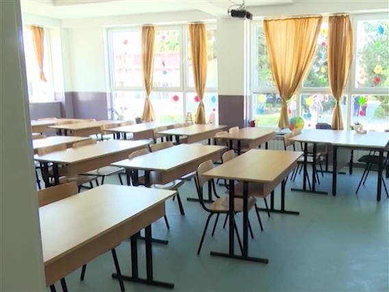 Почнува новата учебна година за 238.000 основци и средношколци и 433 паралелки помалку
