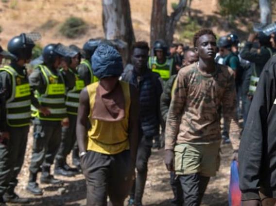 Шпанска полиција: Упадот на 72.000 мигранти е операција на тајните служби на Мароко 