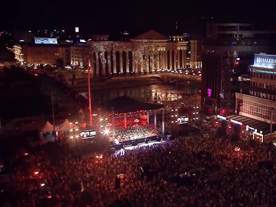 Пет и пол милиони евра чинела прославата на Денот на независноста- повеќето ги дала Државна лотарија, Филипче се сомнева 
