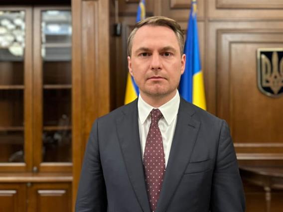 Зеленски го суспендира главниот обвинител- тој преку ноќ избегал од Украина