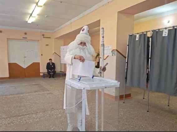 Дедо Мраз гласаше на изборите за Руската дума
