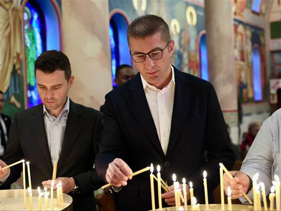 Мицкоски на литургија во црквата „Св. Кирил и Методиј“ во Њу Џерси и средба со македонска заедница.