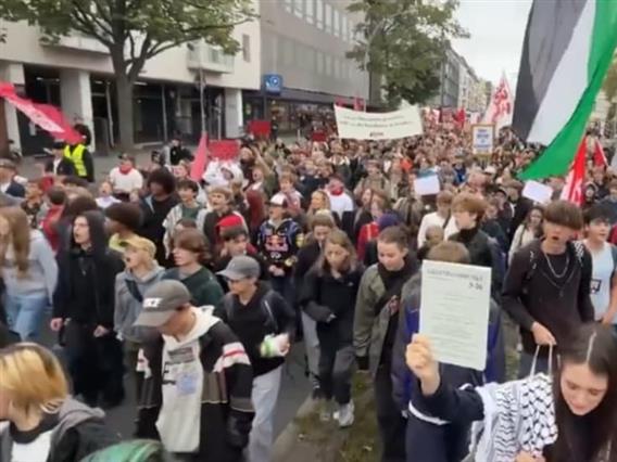 Масовни протести на учениците во Германија: Не сакаме да одиме во војна (ВИДЕО)